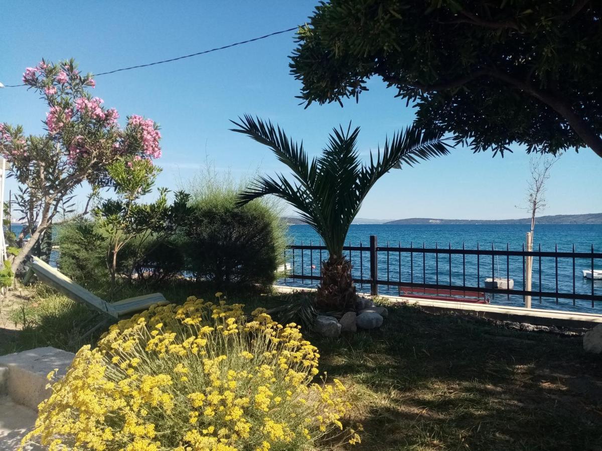 Ll S Pogledom I Izmedu Splita I Trogira Su Dalmacija Hrvatska Kastela