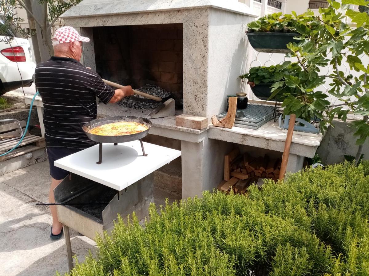 Apartment Ll S Pogledom I Izmedu Splita I Trogira Su Dalmacija Hrvatska *