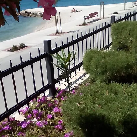 Apartman Ll S Pogledom I Izmedu Splita I Trogira Su Kastela Dalmacija Hrvatska Exterior photo