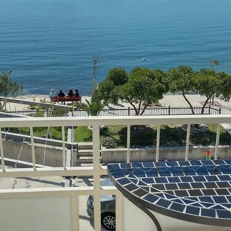 Apartman Ll S Pogledom I Izmedu Splita I Trogira Su Kastela Dalmacija Hrvatska Exterior photo